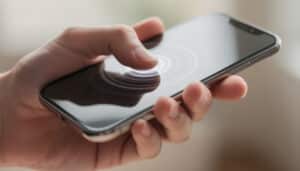 découvrez comment la technologie haptique et le retour de force révolutionnent la sensation de toucher sur les écrans de téléphone, offrant une expérience utilisateur immersive et tactile.